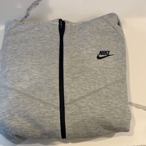 Nike Tech Men’s Light Grey Full-Zip Hoodie with Black Accents